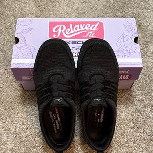 SKETCHERS BREATHE EASY APPROACHABLE SIZE 6.5 Black NWT